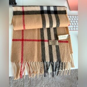 Burberry Scarf Cashmere Women!